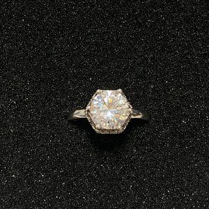 3 carats crown setting diamond ring
